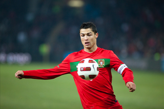 550 tysięcy euro DZIENNIE! Cristiano Ronaldo ma zarobić złote góry w Arabii Saudyjskiej