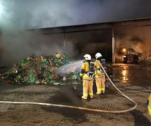 Ogromny, nocny pożar w Czechowicach-Dziedzicach. Płonęły boksy ze śmieciami