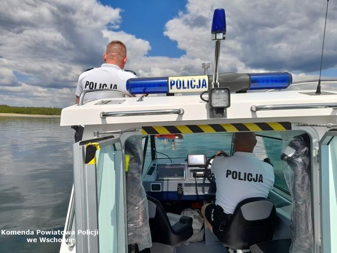 Policyjni wodniacy zatrzymali na Jeziorze Sławskim nietrzeźwego sternika