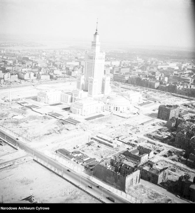 Pałac Kultury i Nauki w Warszawie na archiwalnych  fotografiach (1955 r.)