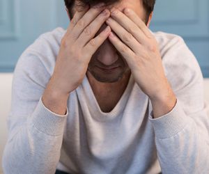 Osobowość wieloraka (rozdwojenie jaźni): przyczyny, objawy i leczenie