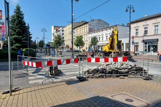 Ulica Gdańska rozkopana. Sprawdziliśmy, jak radzą sobie piesi, rowerzyści i pasażerowie