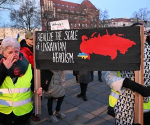 Demonstracja Trzy lata w obronie Ukrainy na pl. Solidarności