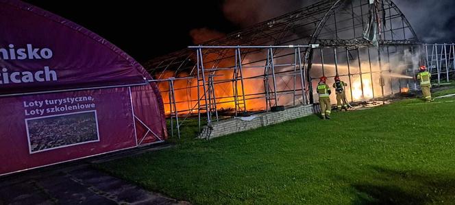 Hangar z samolotami doszczętnie spłonął