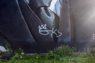Zniszczono mural Wojciecha Korfantego. Namalowano na nim kibicowskie hasła