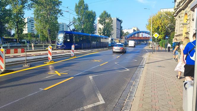 Poranny armagedon na Grabiszyńskiej we Wrocławiu. Ludzie jadą do pracy i szkoły, a tu remonty