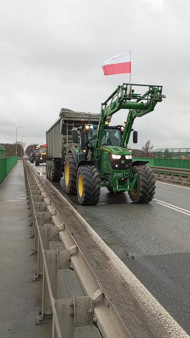 Trwa protest rolników w woj. lubelskim. Blokady są w wielu miejscach w regionie [DUŻO ZDJĘĆ]