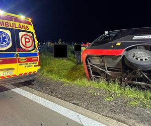 Format: Wypadek autokaru z amerykańskim żołnierzami na A4 pod Jaworem. Jest wielu rannych. Żołnierkę zabrał śmigłowiec [ZDJĘCIA].