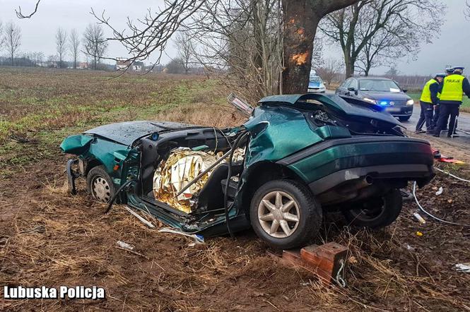 Auto zostało całkowicie zniszczone.