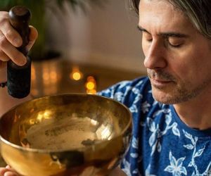 Zniknął po cichym rozwodzie z Chylińską. Tak dziś wygląda były mąż gwiazdy - Kris Krysiak