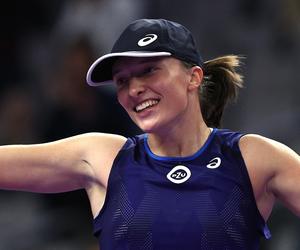 Iga Świątek - Sabalenka O której godzinie gra Iga Świątek półfinał dzisiaj WTA Finals Fatalne wiadomości dla kibiców! KIEDY gra Iga Świątek - Sabalenka GODZINA półfinału dzisiaj 6.11