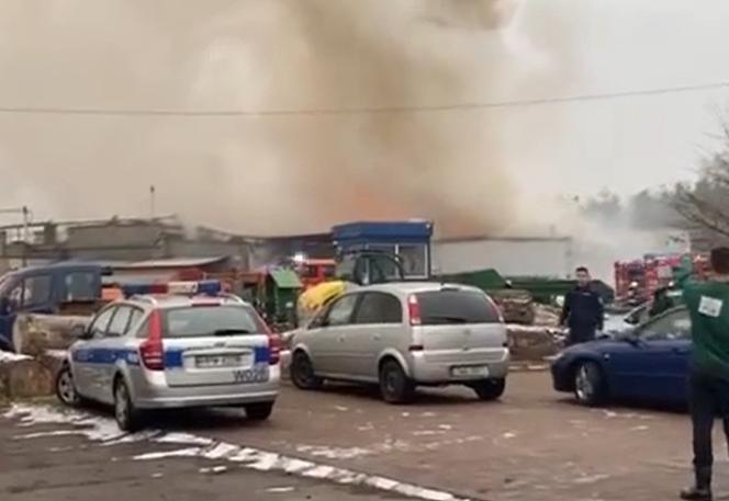 Ogromny pożar w Tucznie.  Na miejscu pracowało 31 zastępów straży pożarnej!