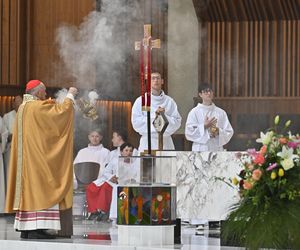 Warszawa żegna papieża Franciszka. Poruszające wpisy w Archikatedrze 