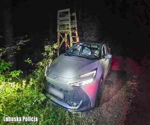 Kumulacja na granicy - poszukiwany 51-latek uciekał policji kradzionym autem