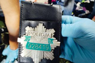 Zajechali drogę, wyciągnęli z samochodu i okradli. Mieli policyjne odznaki!