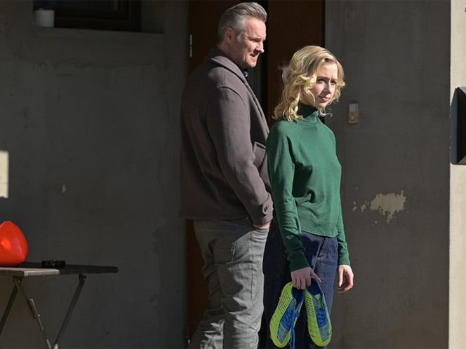 Pierwsza miłość, odcinek 4024: Kaja (Elżbieta Trzaskoś), Mikołaj Kamiński - mąż Kai (Michał Gadomski)