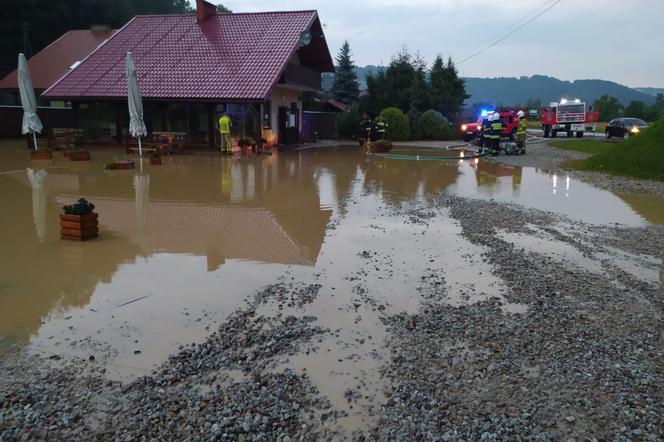 Bilans nawałnicy w Nowym Sączu i Łącku. Zalane zostały 42 budynki