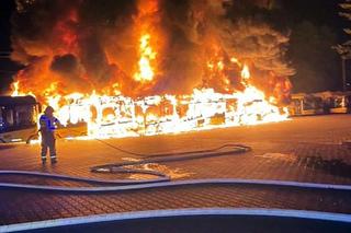 Gigantyczny pożar w Bytomiu. Doszczętnie spłonęły autobusy w zajezdni