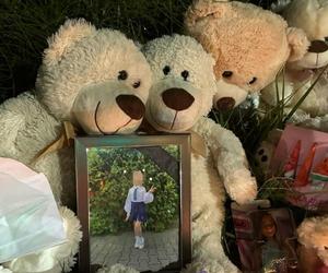 Nie żyje 9-letnia Ewa potrącona przez tira. Zabawki i znicze w miejscu tragedii