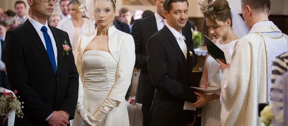 Na Wspólnej 2000. Joanna (Anna Cieślak), Monika (Sylwia Gliwa), Damian (Waldemar Błaszczyk), Bogdan (Wojciech Brzeziński)