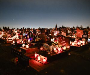1 listopada na Cmentarzu Łostowickim w Gdańsku. Tak wygląda w dniu Wszystkich Świętych