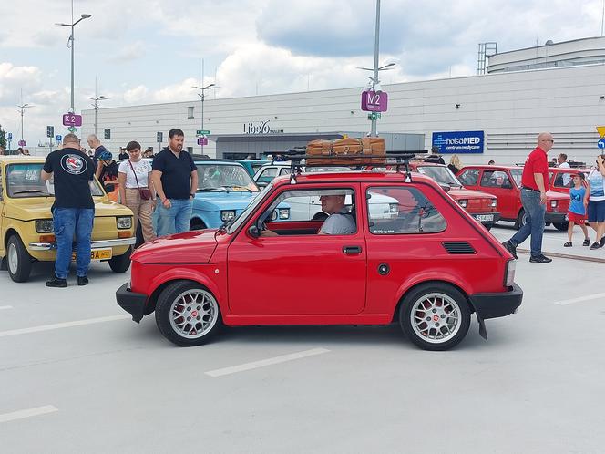 Zlot fiatów 126p w Galerii Libero w Katowicach