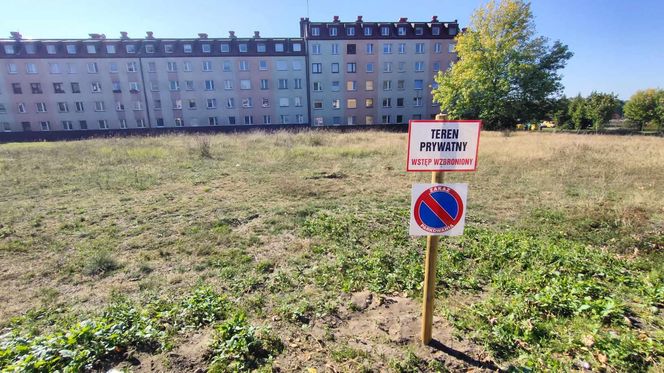 Bełchatów. Binków. Budynek handlowy zamiast zielonego skweru