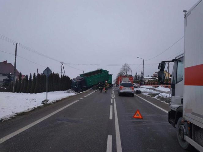 Wypadek w Bliznem: Osobówka zderzył się z ciężarówką