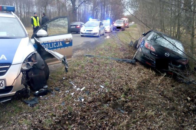 60 kilometrów POLICYJNEGO POŚCIGU. Dramatyczny finał na kolejowym przejeździe 