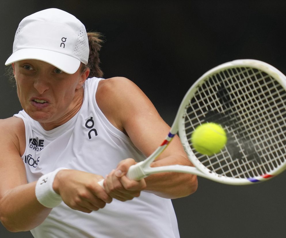 Iga Świątek - Clara Tauson RELACJA NA ŻYWO i WYNIK. Polka walczy w Wimbledonie