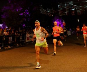 Tłumy wyszły w nocy na ulice. Ludzie klaskali, okrzykom nie było końca