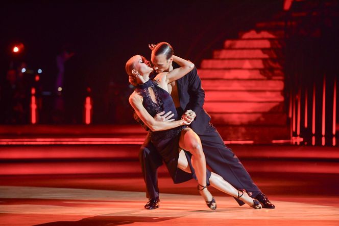 Maurycy Popiel w "Tańcu z Gwiazdami". Partneruje mu Sara Janicka