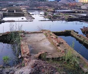 Fundamenty dawnych kamienic przy ul. Św. Floriana