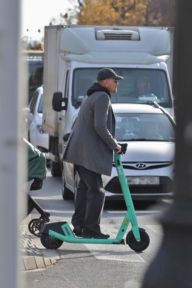 Krzysztof Ibisz z rodziną na spacerze
