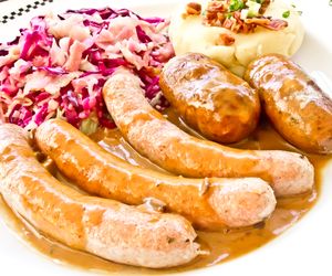 Biała kiełbasa w szarym sosie - wg Magdy Gessler [WIDEO]