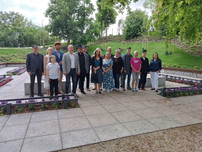 Odtworzenie zdjęcia z lat 30 pod wieżą Klimek w Grudziądzu 