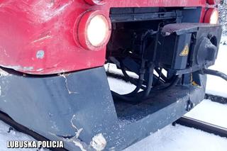 Trzebiszewo: Wypadek na przejeździe kolejowym. Kierowca w ciężkim stanie [ZDJĘCIA]