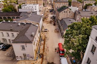 Końcówka budowy wiaduktów i przebudowa Przybyszewskiego. Kiedy pojawią się tam pierwsi kierowcy?