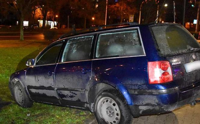 Przyjechał do marketu po alkohol i od razu go wypił. Po chwili zawiesił auto na skarpie