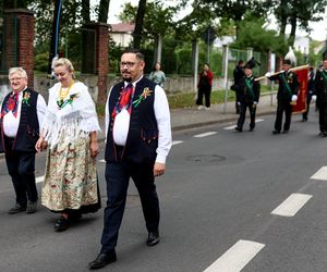 Korowód dożynkowy w Kostuchnie