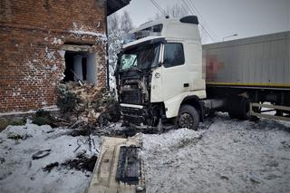 Wjechał ciężarówką w dom! Groźne zdarzenie w Ornontowicach