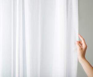 Pranie firanek w pralce czy ręcznie? Jak prać firanki, żeby zawsze były białe 