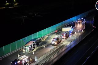 Wypadke na S7. Wjechał na remontowaną drogę. Wielka ciężarówka runęła na bok
