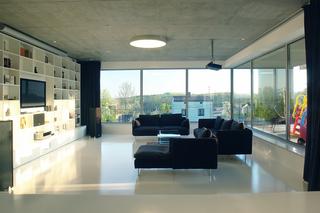 Metamorfoza domu-kostki z lat 60. w Łaziskach Górnych (woj. śląskie)