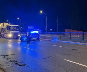 Wbiegł prosto pod cysternę i przeleciał kilkanaście metrów! Stan krytyczny