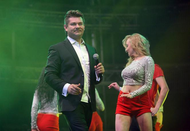 ZENON MARTYNIUK, AKCENT