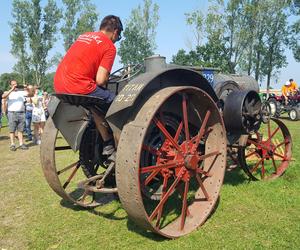 Festiwal starych ciągników w Wilkowicach. Setki maszyn, tysiące widzów i upał