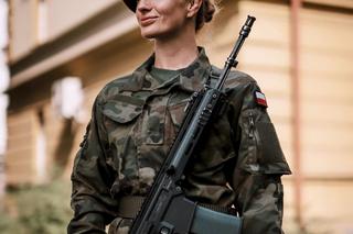 Zwyciężczyni Projektu Lady zamieniła szpilki na wojskowy mundur