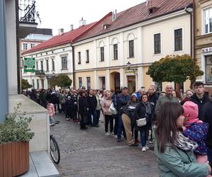 Kolejka do darmowych roślin