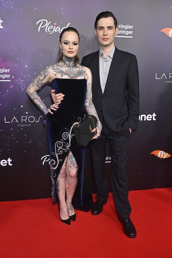 Rutkowski w nowej zaczesce, Rozenek-Majdan z wąsem na głowie i naga Kamińska